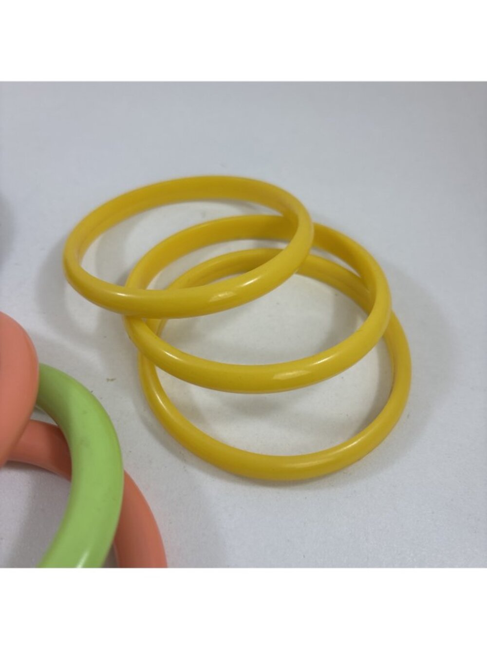 Vintage Estate Find Ten PLASTIC BANGLE BRACELETS Colors Hippie Bohemian Retro - Picture 4 of 11
